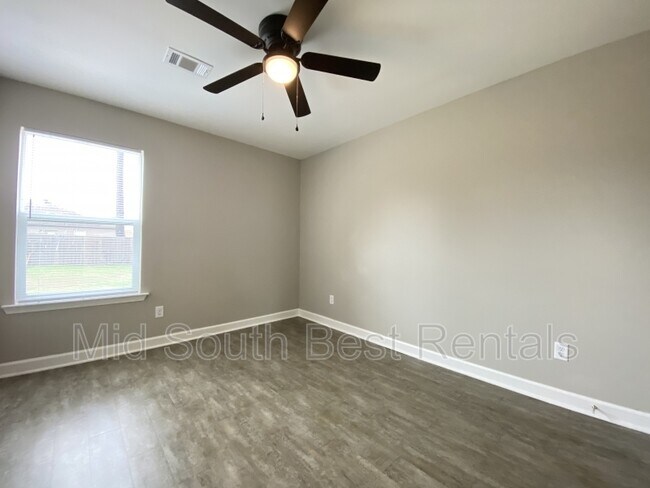 Building Photo - 107 Magnolia Cr