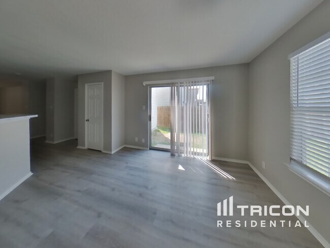 Foto del edificio - 7827 Hedrick Farm