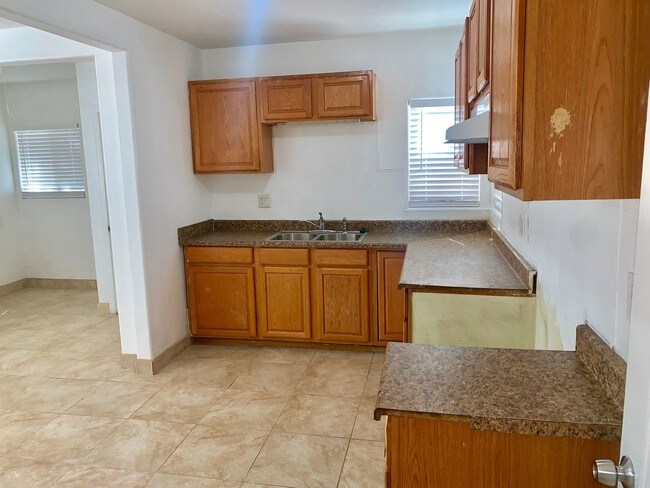 Foto del edificio - 2 br, 1 bath House - 2319 S Holly Ave