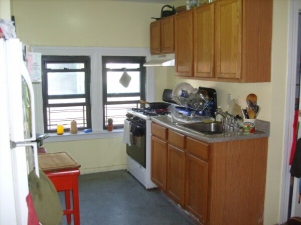 Primary Photo - 337 E 16th St
