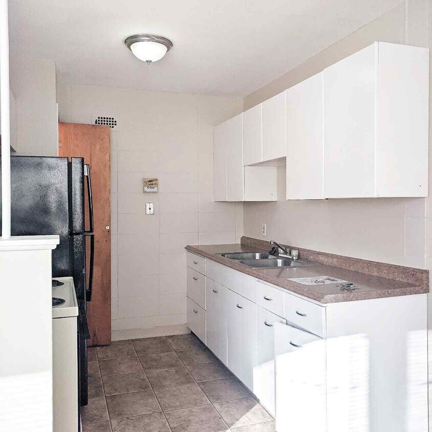 Primary Photo - 310 W Fuller Ave