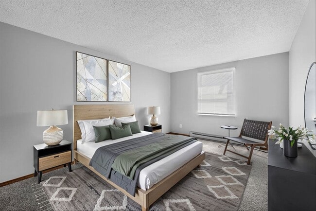 Building Photo - 296 Main St