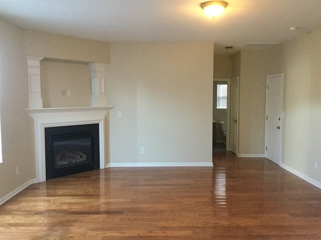 Foto del edificio - 2021 Moss Creek Dr