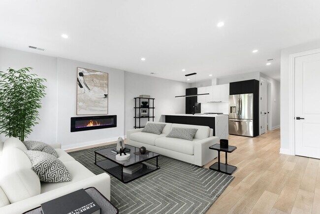 Building Photo - 4027 S Vincennes Ave