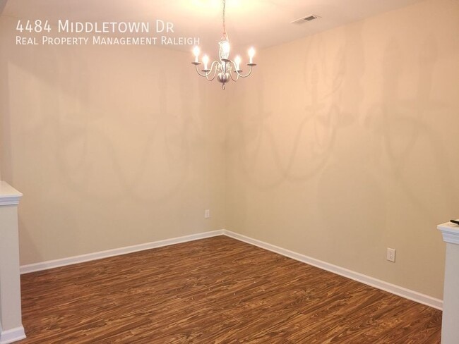 Building Photo - 4484 Middletown Dr