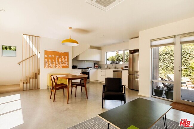 Foto del edificio - 2209 Louella Ave