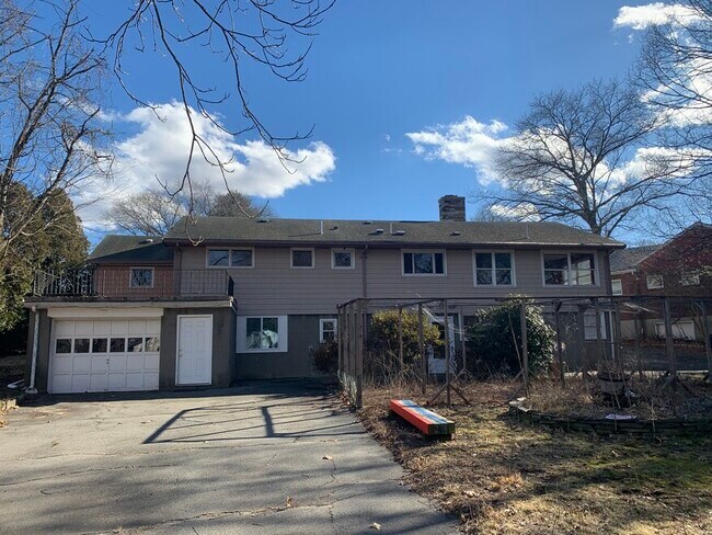 Building Photo - 39 Bencliffe Cir