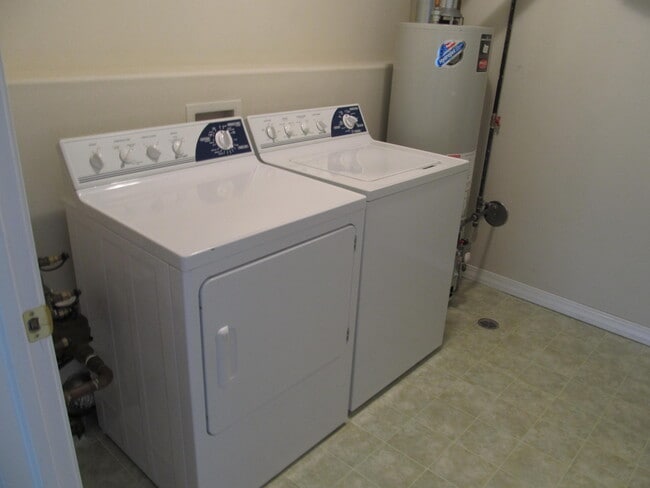 Building Photo - 4006 Cheyenne St