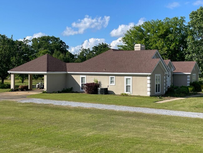 Building Photo - 581 Oak Ridge Dr