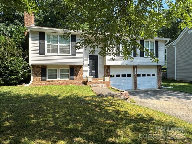 Building Photo - 707 Regency Dr