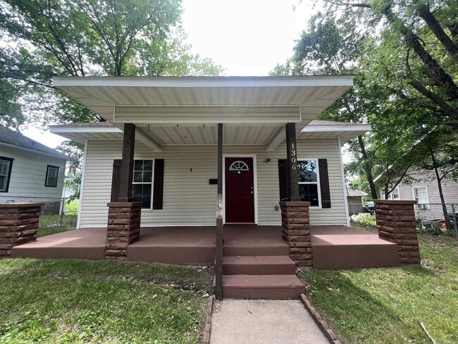Building Photo - BEAUTIFUL 2 BEDROOM / 1 BATHROOM IN JOPLIN...