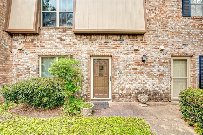 Foto del edificio - 14723 Barryknoll Ln