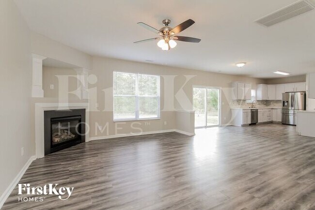 Foto del edificio - 13704 Stringfellow Ln