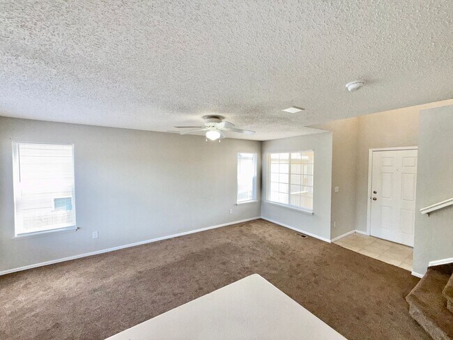 Foto del edificio - 4899 Saddle Ridge Dr