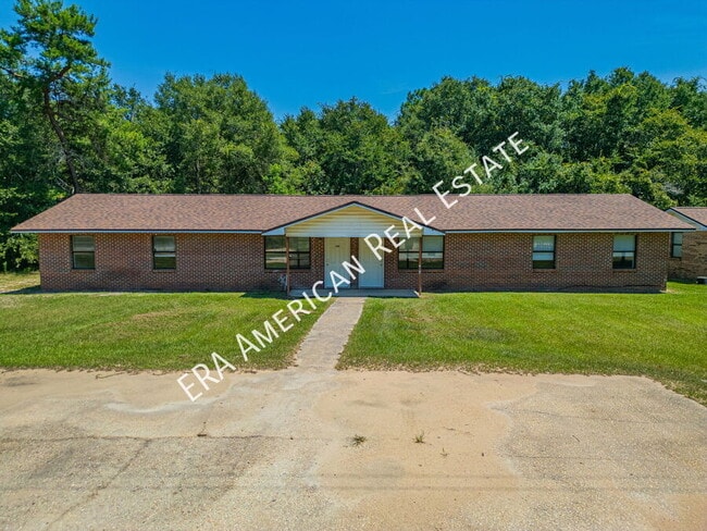 Building Photo - 162 Twin Trees Dr