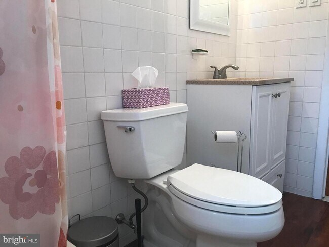 Building Photo - 335 E Lancaster Ave