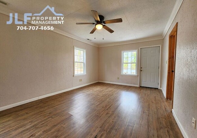 Foto del edificio - Cute 2 Bed/1 Bath Ranch in Statesville!