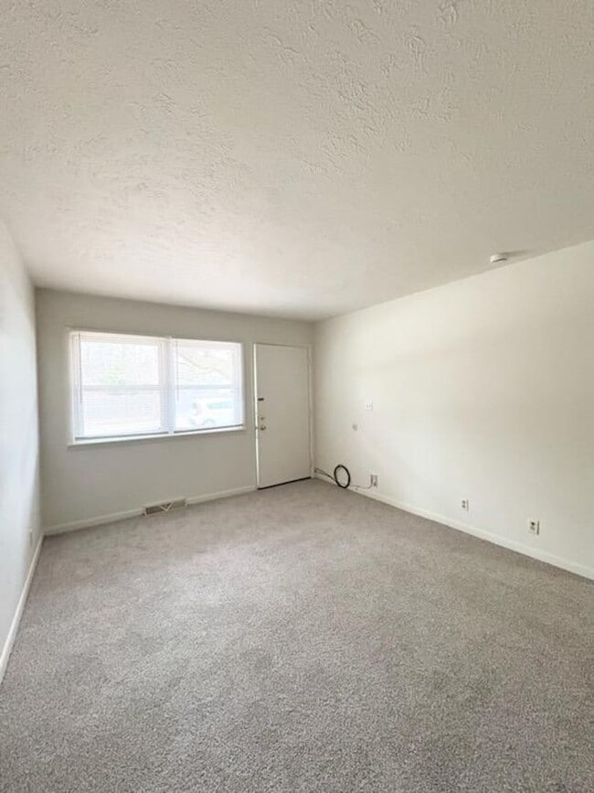 Foto del edificio - 200 S Grove St