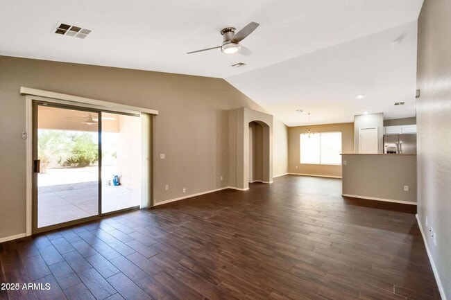 Building Photo - 1228 E Elm Rd