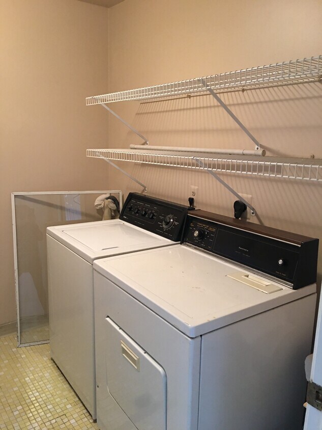 409 Sunset Ln Unit 32, Saint Clair Shores, MI 48082 Condo for Rent in