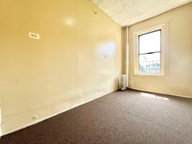 Foto del edificio - 882 Bryant Ave