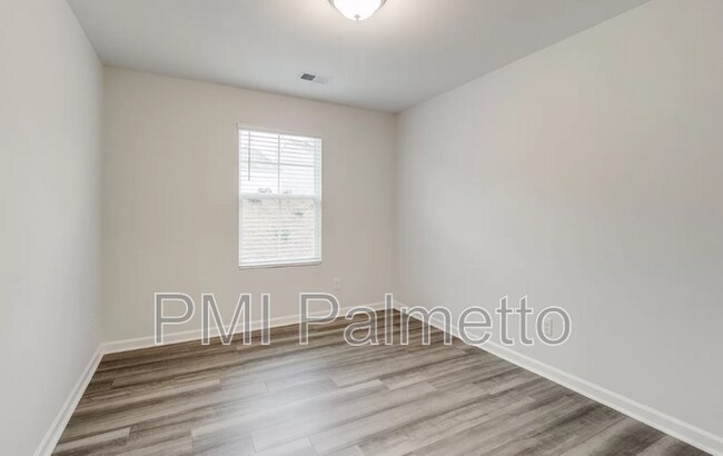 Foto del edificio - 700 Pink Rose Ln
