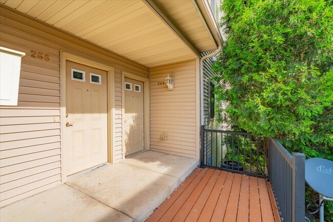 Building Photo - 264 Meadowside Dr