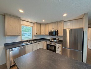 Building Photo - 781 W Walcott Rd