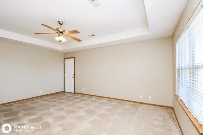 Building Photo - 211 Golfview Dr, Pleasant Hill, MO 64080
