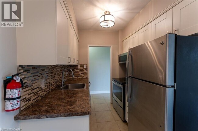 Building Photo - 326 Hunter St E