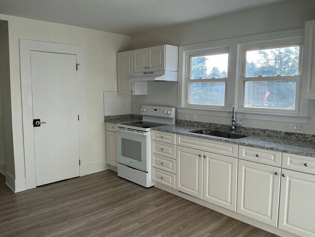Building Photo - Completely renovated 3-bedroom Home in Cromwell