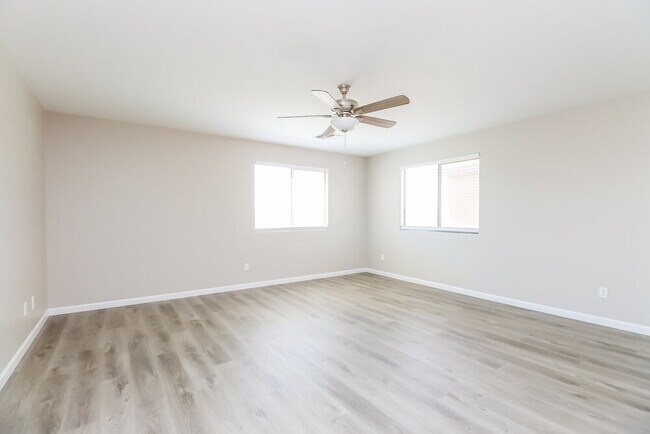 Foto del edificio - 37766 N Sandy Dr