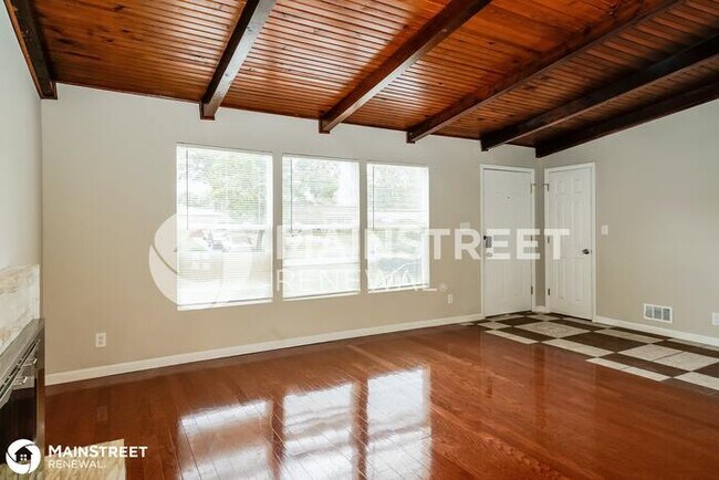 Building Photo - 5921 LAUREL HALL DR, INDIANAPOLIS, IN 46226
