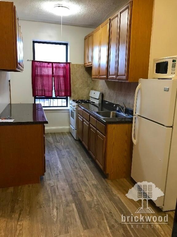 Foto del edificio - 570 Albany Ave