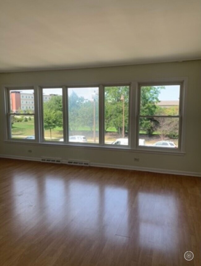 Foto del edificio - 3341 W Pratt Ave