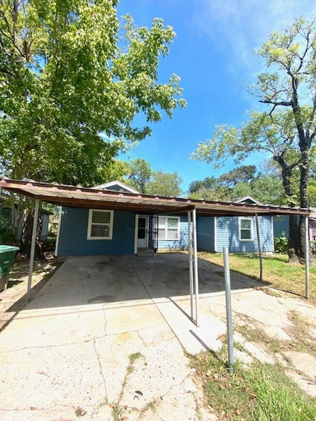 Building Photo - REMODELED 3 BEDROOM LEASE HOME