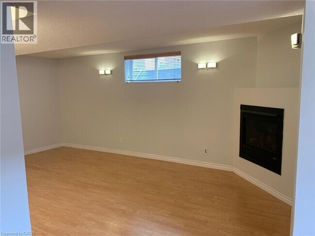 Building Photo - 641 Frieburg Dr