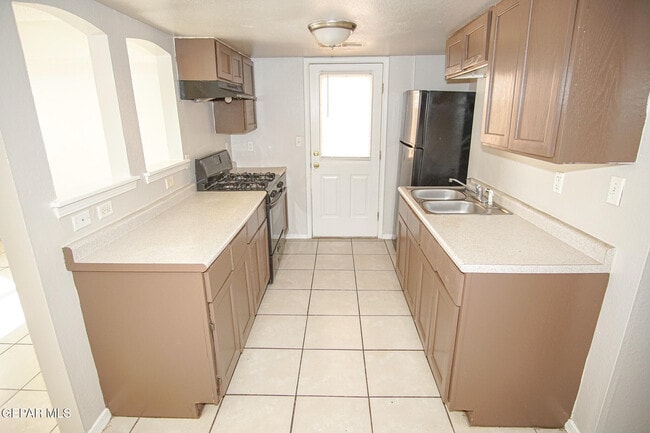 Building Photo - 11027 Sunshine Ct