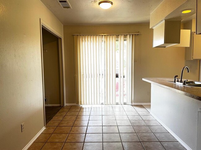 Foto del edificio - 1102 Hickory Grove Dr