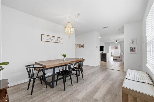 Foto del edificio - 16163 Silent Sands Ln