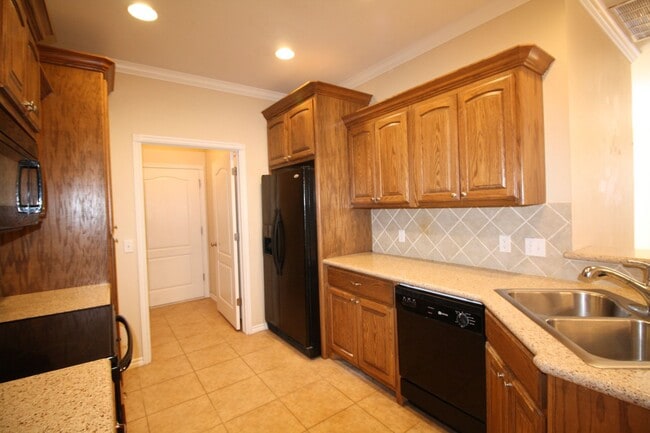 Foto del edificio - Cute 3 Bed Duplex In Yukon