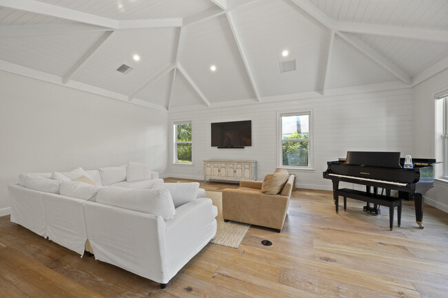 Foto del edificio - 5561 Hibiscus Rd