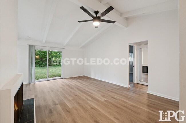Foto del edificio - 3116 W Lincolnshire Blvd
