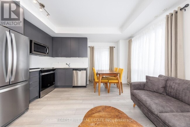 Building Photo - 18 Lytham Grn Cir