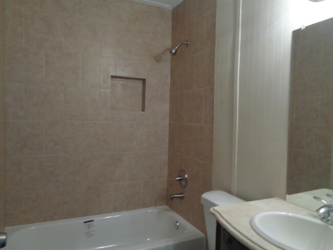 Foto del edificio - 324 Azalea St