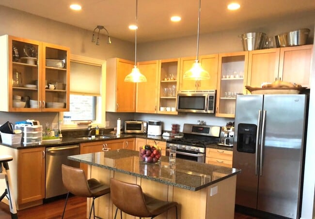 Foto del edificio - 1151 N Damen Ave