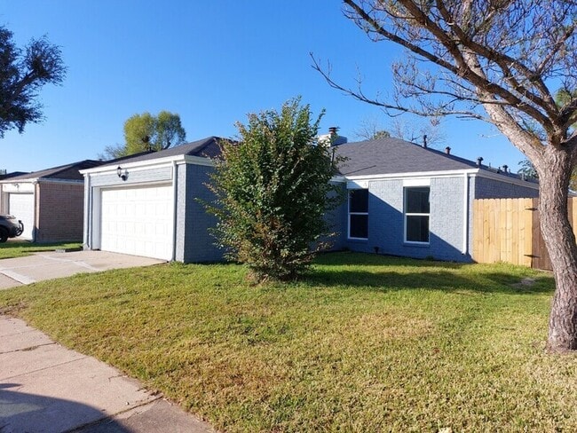 Building Photo - 7210 Campeachy Ln