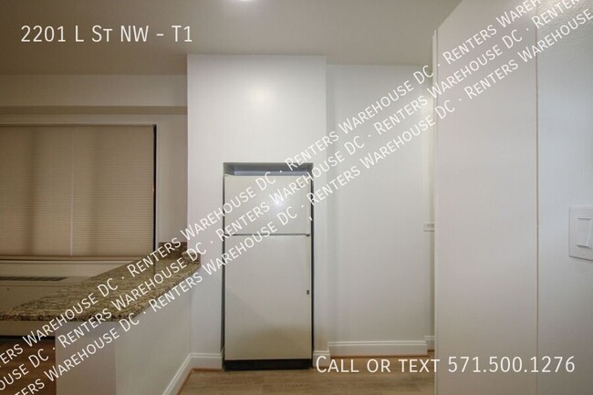 Building Photo - Don't miss this Large 1Bd/1Bth Condo w/ as...