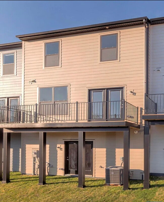 Building Photo - 2266 Fowler Cir