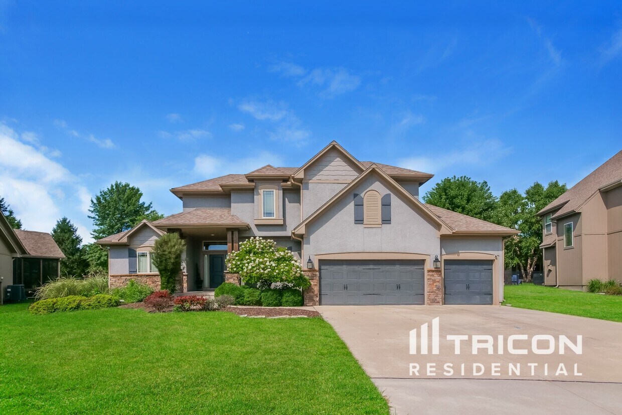 Foto principal - 1813 NE Parks Summit Blvd.